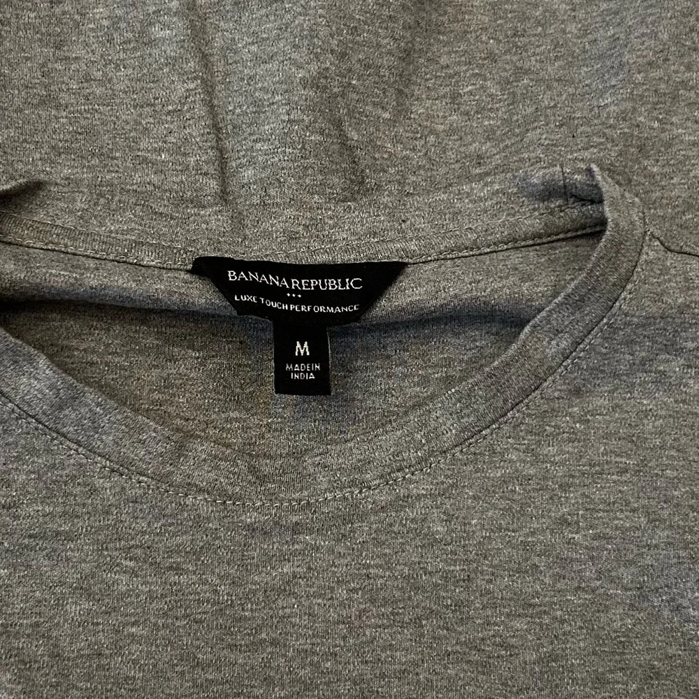 BANANA REPUBLIC Men’s Luxe Touch Performance Long Sleeve Tee